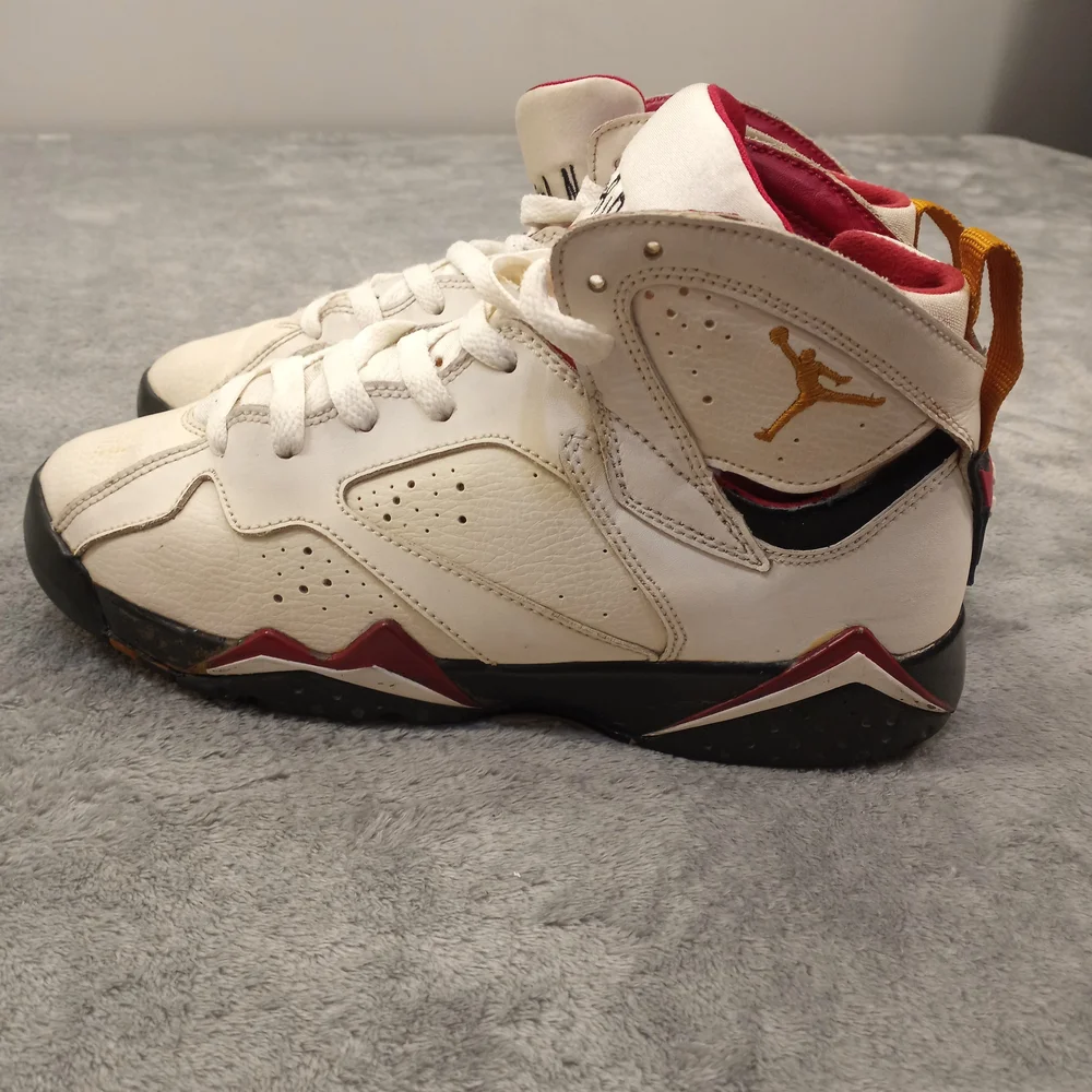 Jordan Men's White and Red Sneakers Size 6Y - Picture 2 of 10